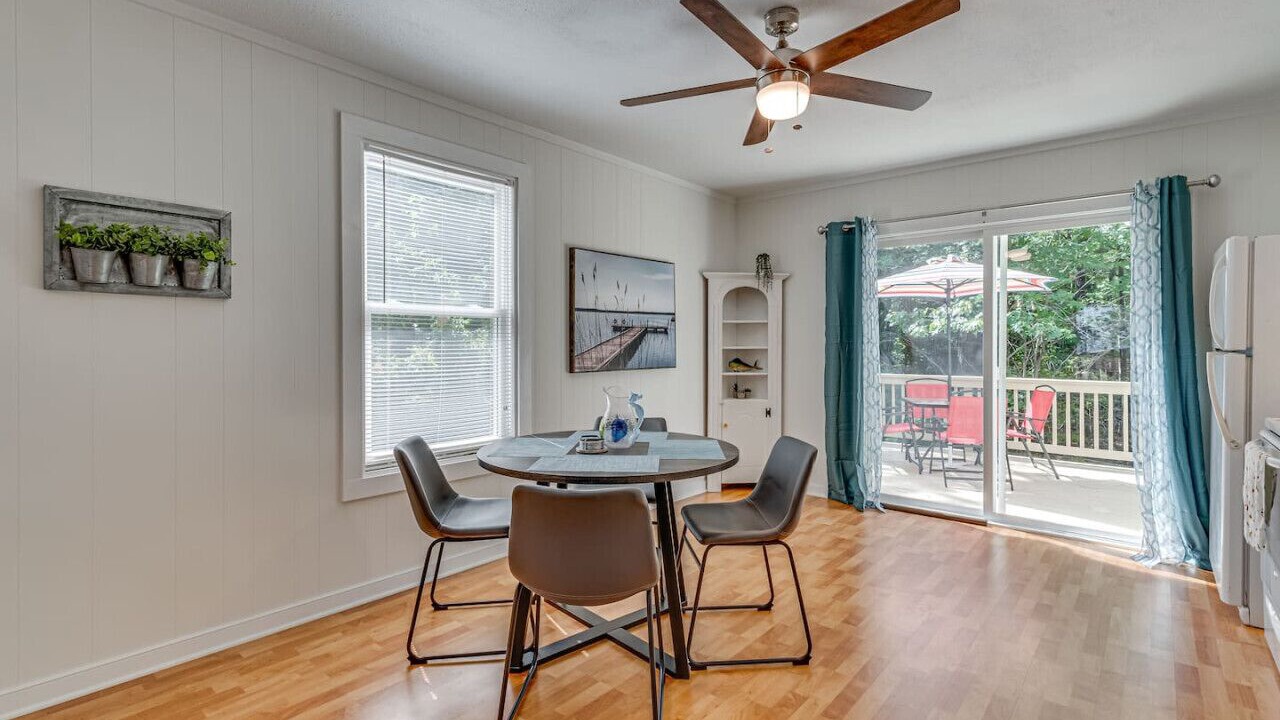 Photo of Livingroom in Coles Point