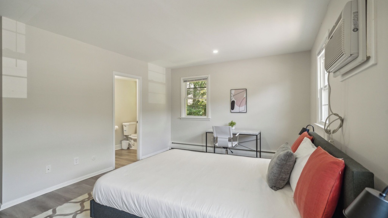Photo of Bedroom in Newark