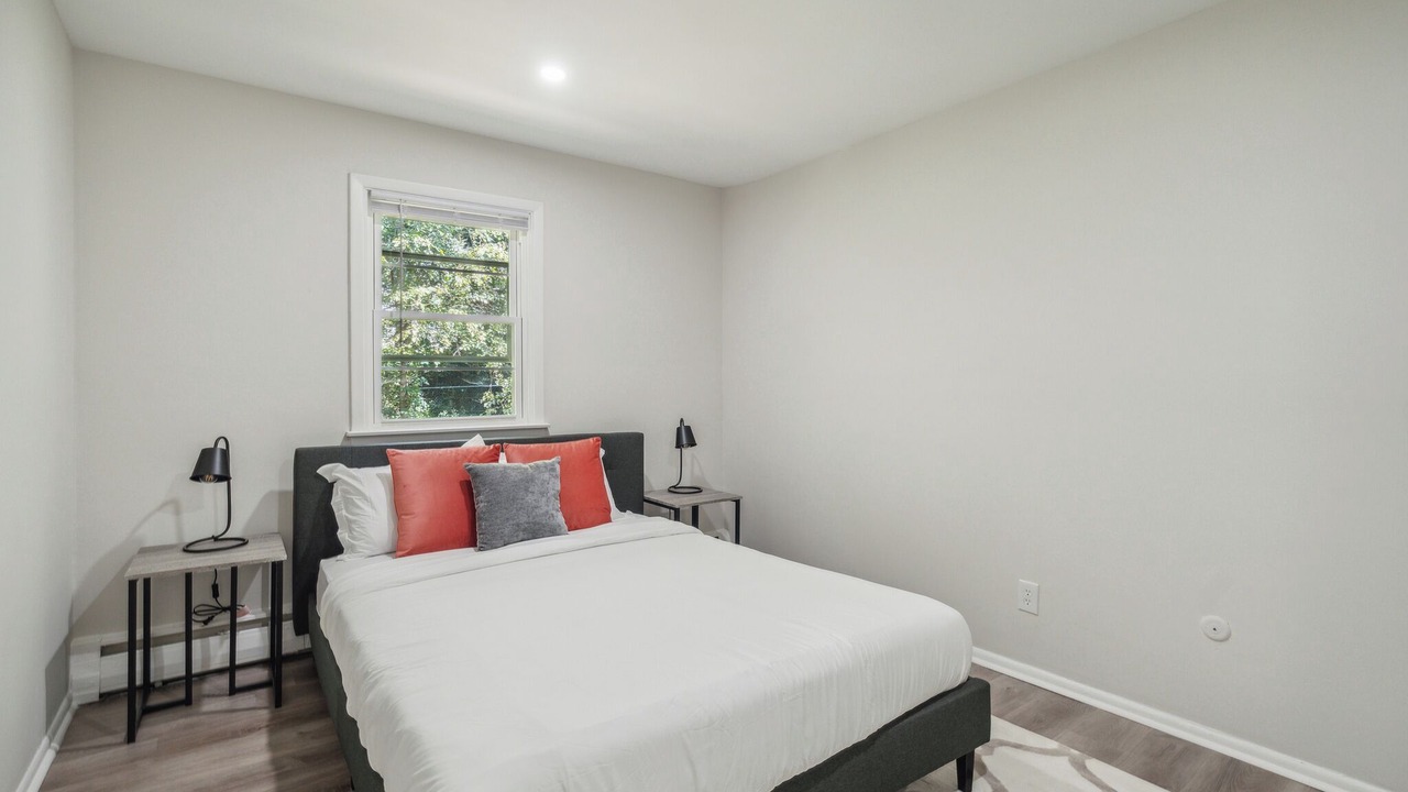 Photo of Bedroom in Newark
