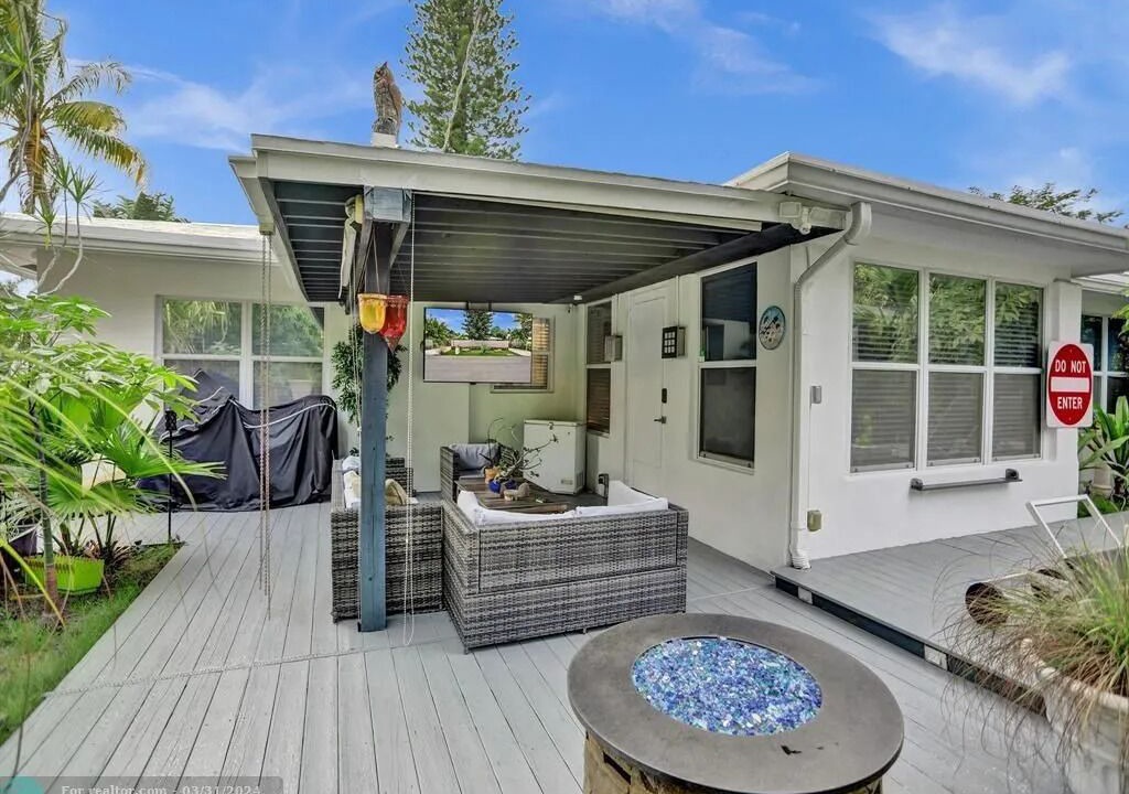 Photo of Patio Balcony in South Middle River