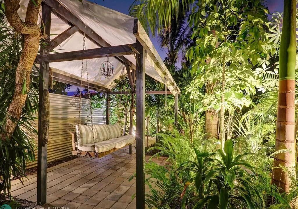 Photo of Patio Balcony in South Middle River