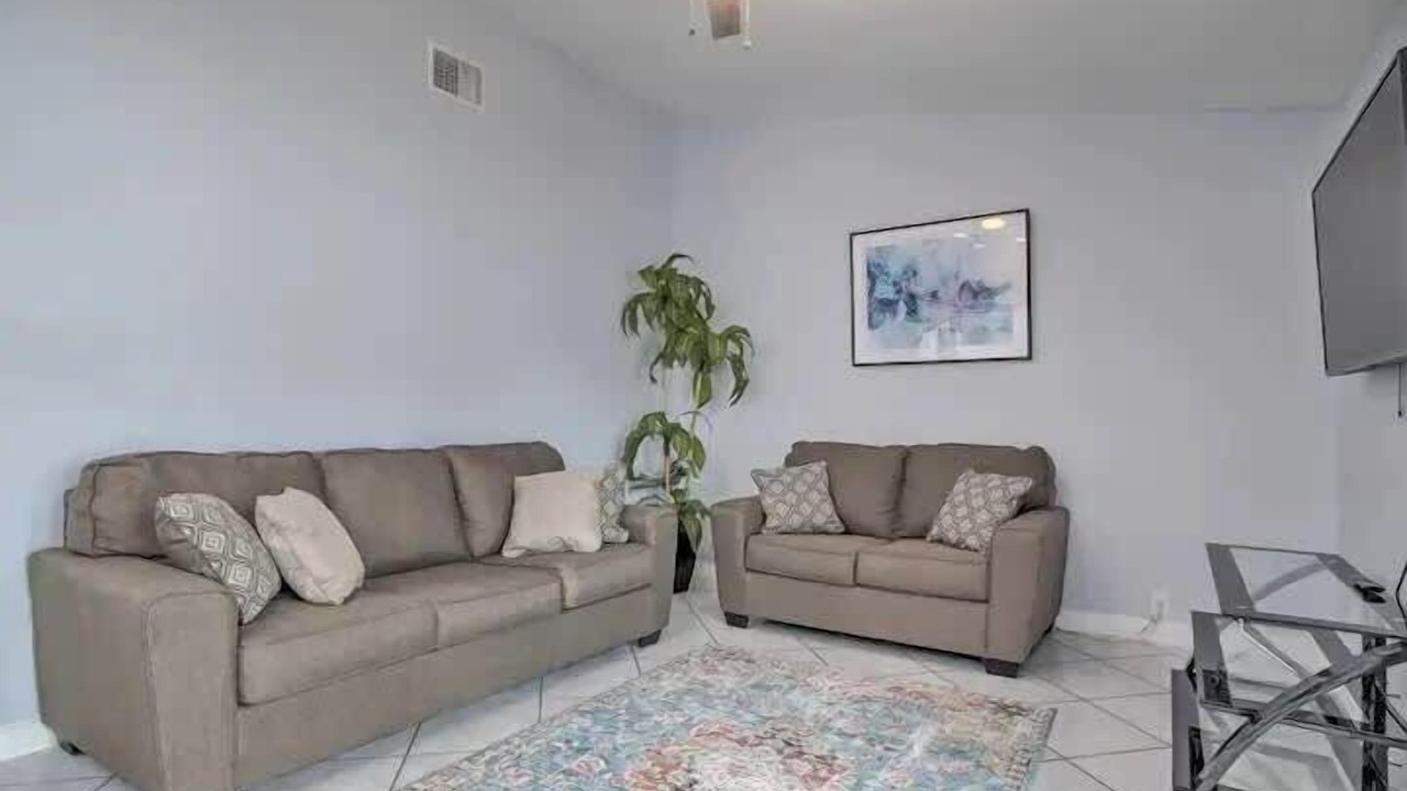 Photo of Bedroom in Lauderhill