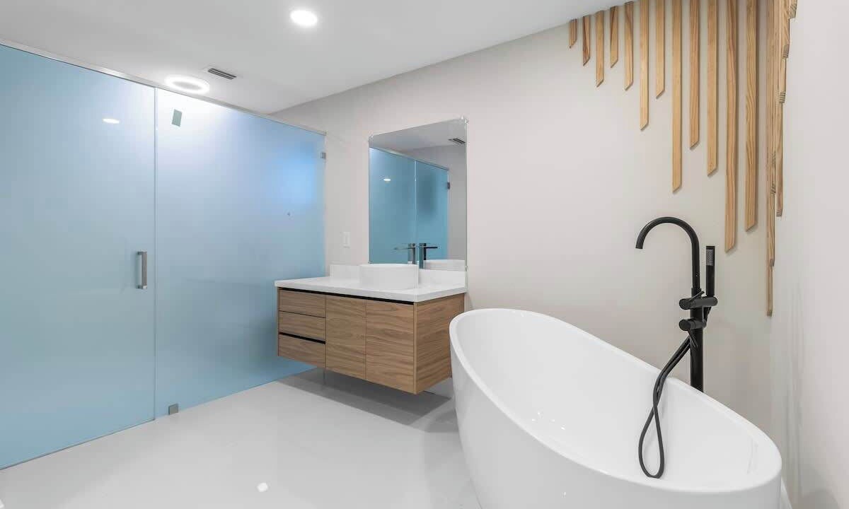 Photo of Bathroom in Plantation