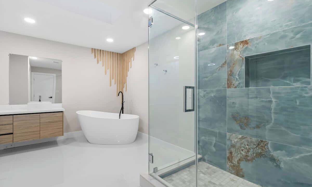 Photo of Bathroom in Plantation