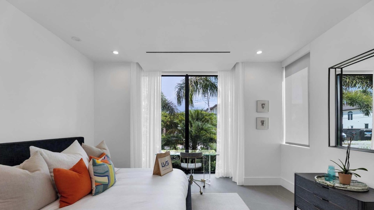 Photo of Bathroom in Lauderdale Harbours