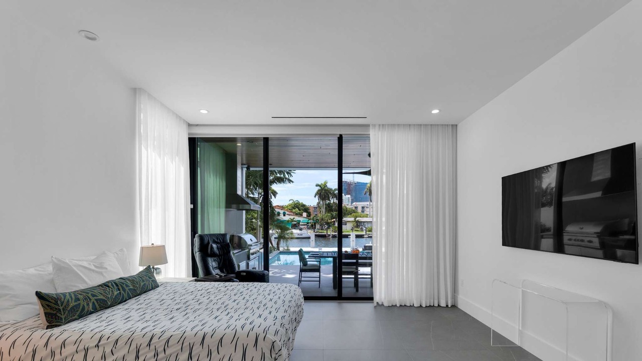 Photo of Bathroom in Lauderdale Harbours