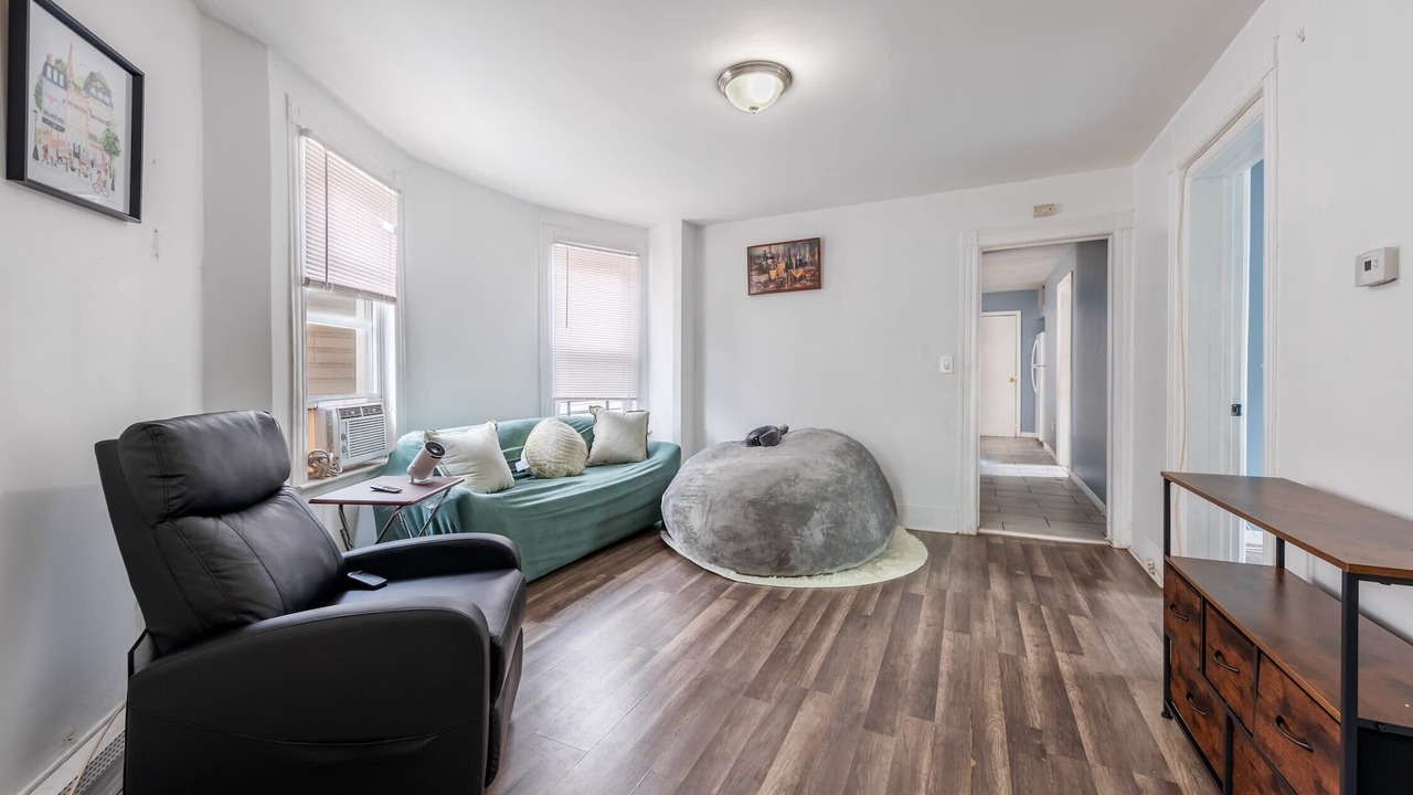 Photo of Livingroom in Forest Hill