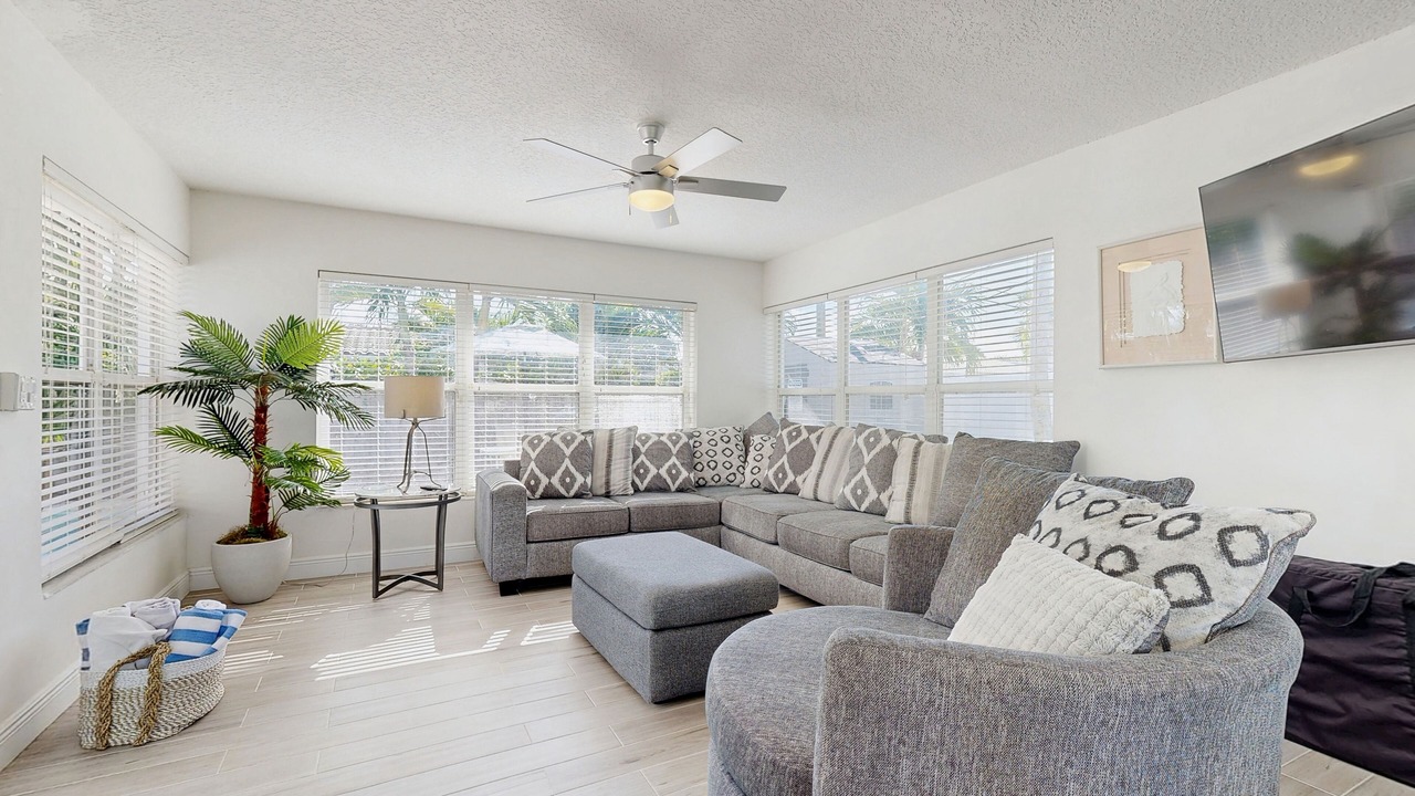 Photo of Livingroom in Harbor Village
