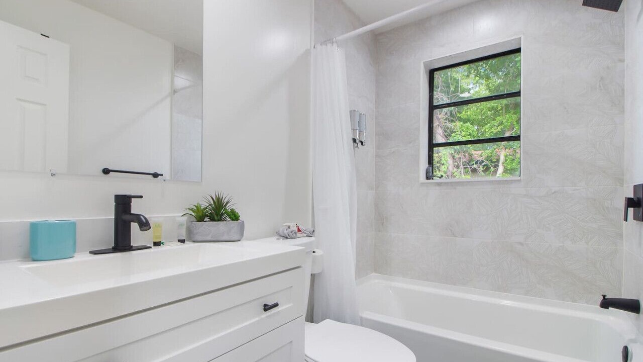 Photo of Bathroom in Hallandale Beach