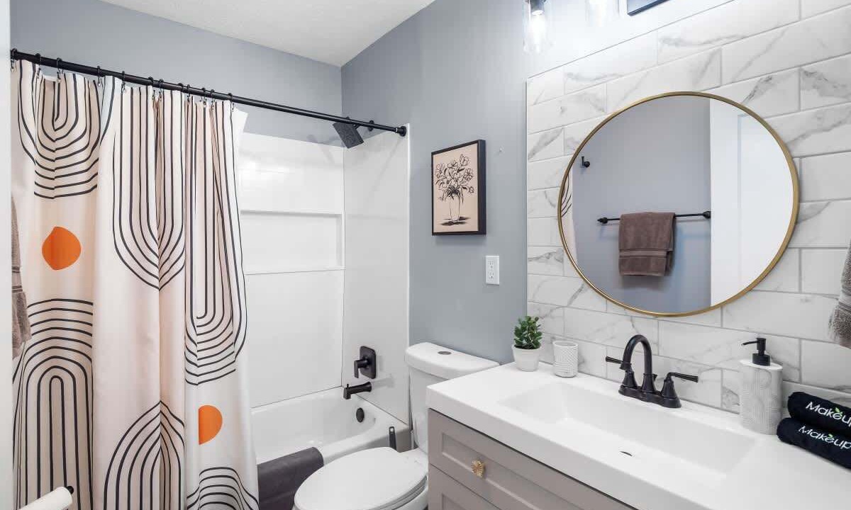 Photo of Bathroom in Lorain