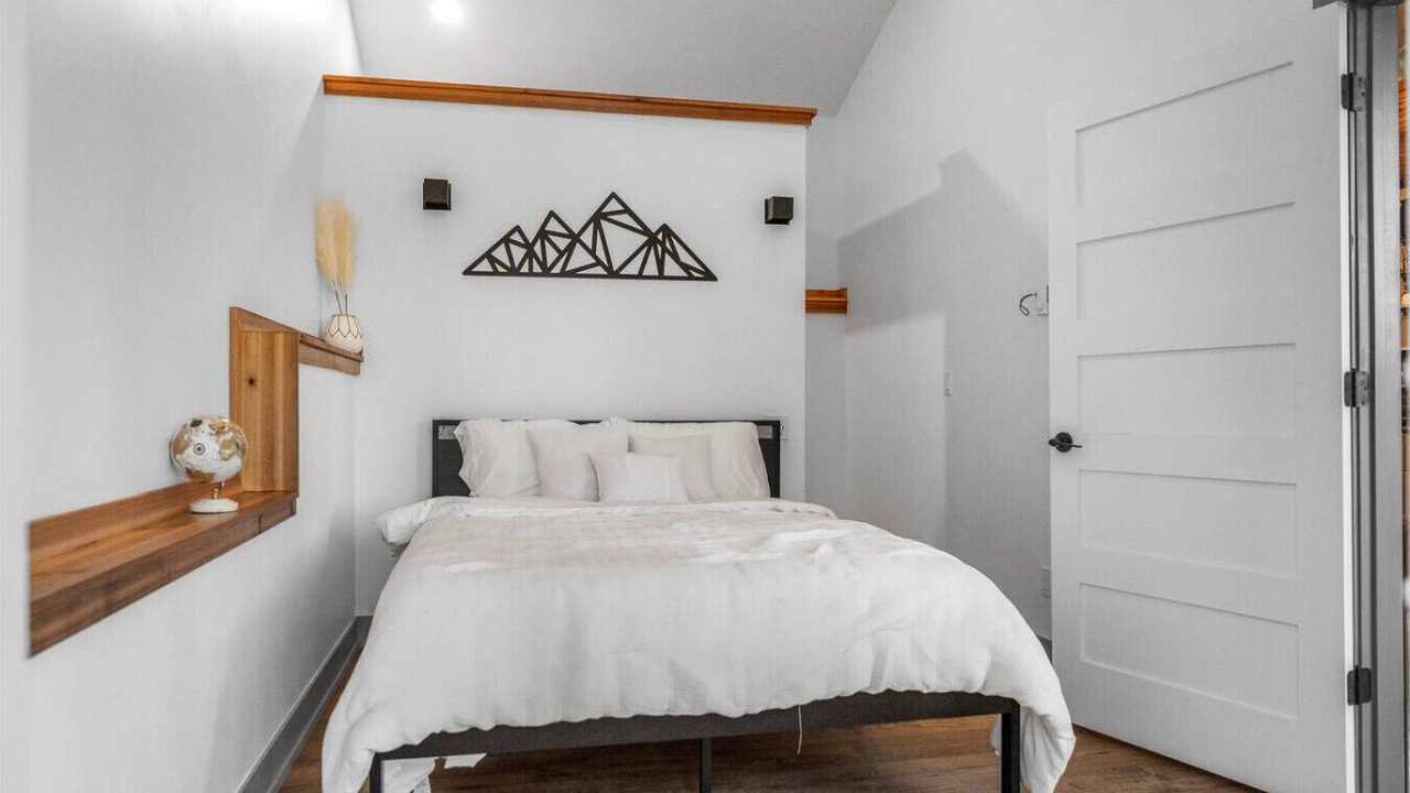 Photo of Bedroom in Lakeside