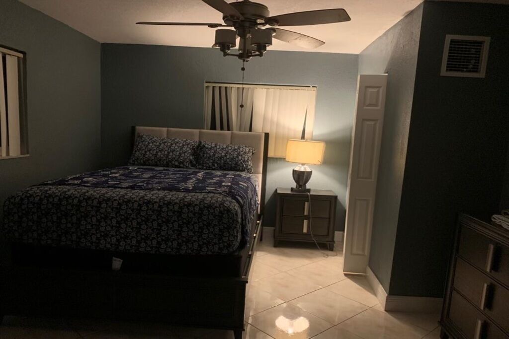 Photo of Bedroom in Lauderhill