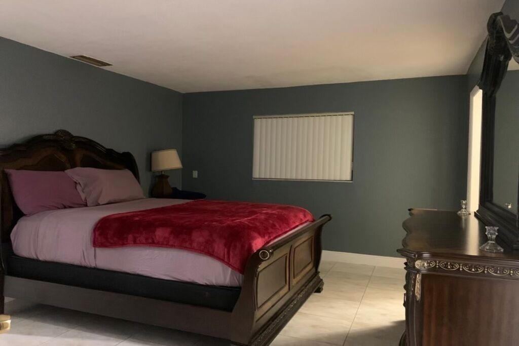 Photo of Bedroom in Lauderhill