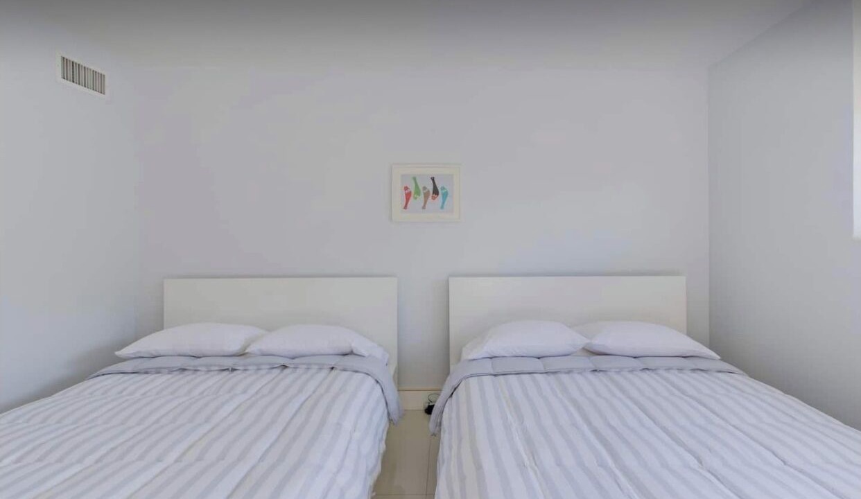 Photo of Bedroom in Golden Beach