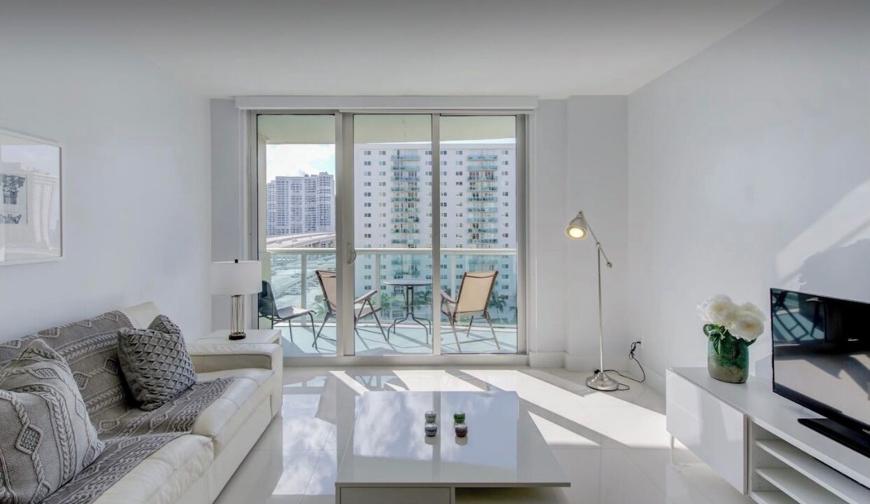 Photo of Livingroom in Golden Beach