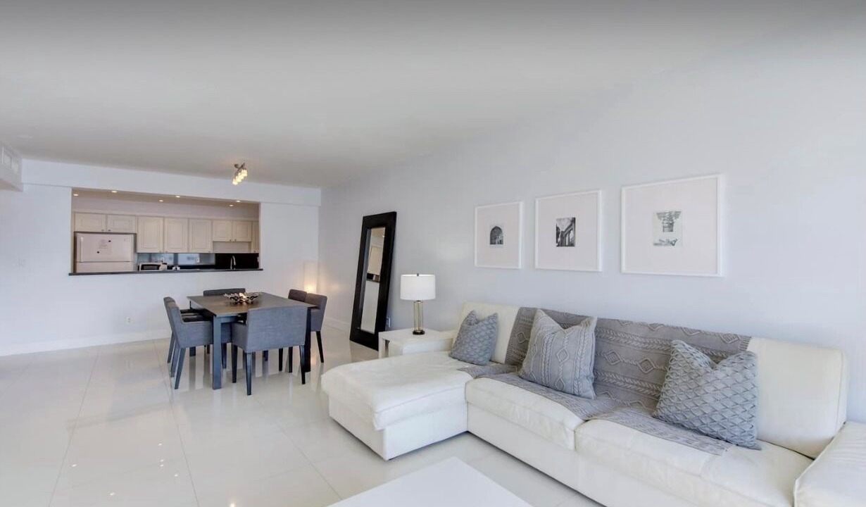Photo of Livingroom in Golden Beach