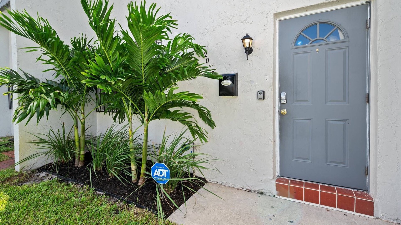 Photo of Outdoor in Lauderdale Lakes