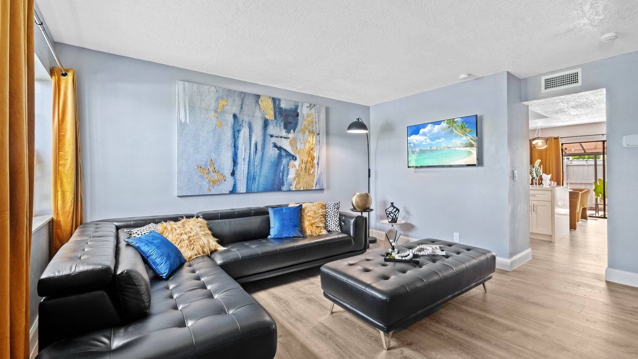 Photo of Livingroom in Lauderdale Lakes