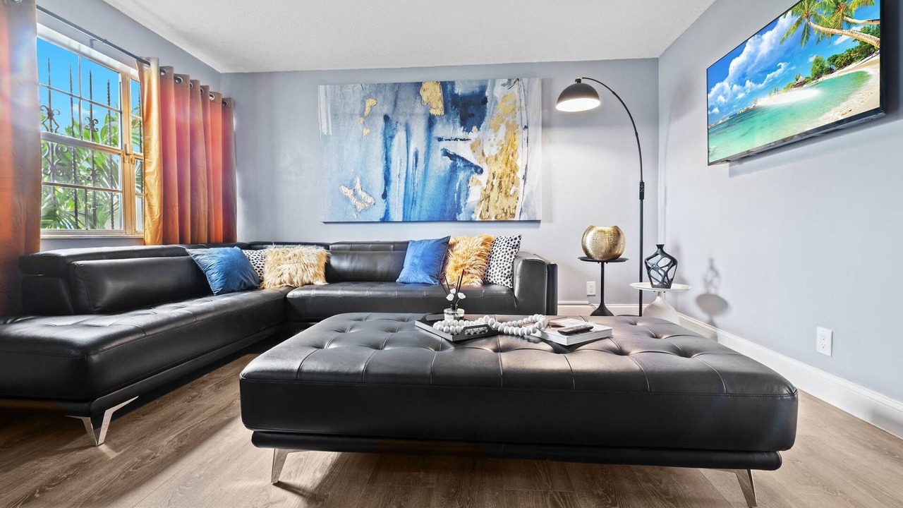 Photo of Livingroom in Lauderdale Lakes