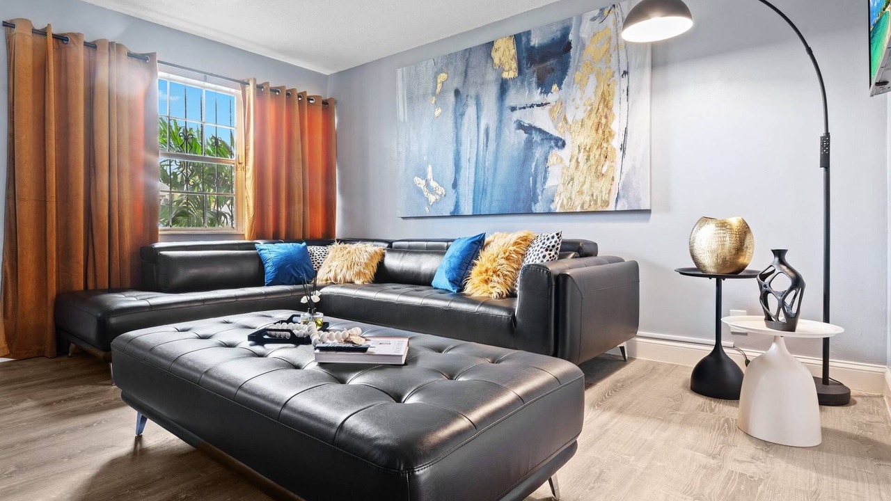 Photo of Livingroom in Lauderdale Lakes