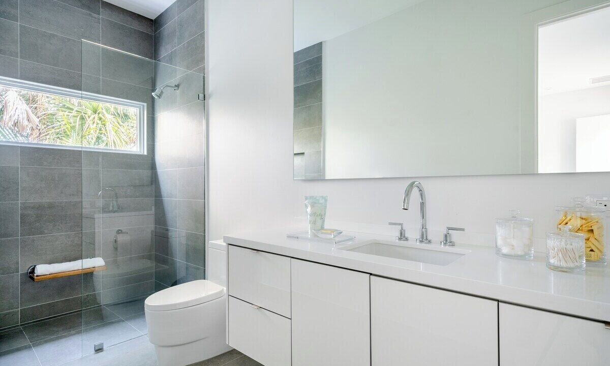 Photo of Bathroom in Highland Park Delray