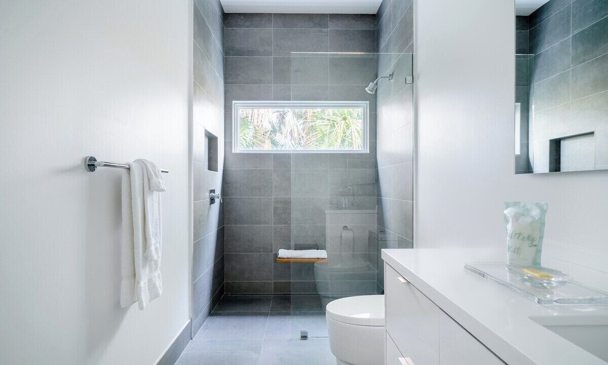 Photo of Bathroom in Highland Park Delray