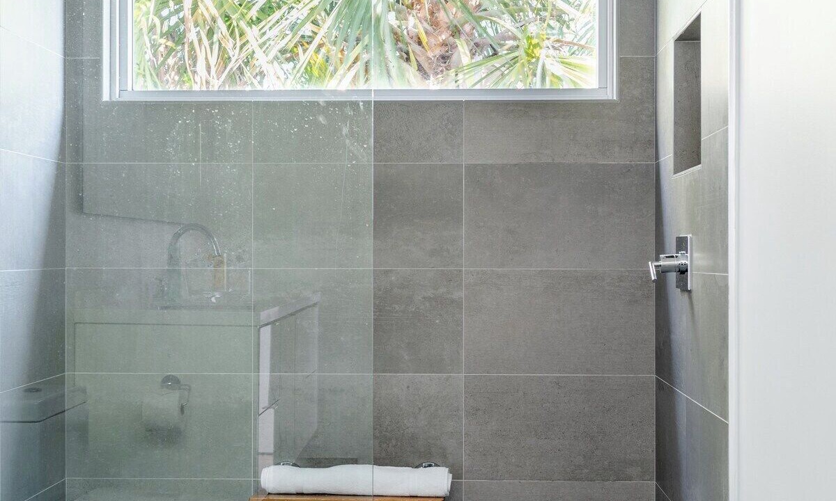 Photo of Bathroom in Highland Park Delray