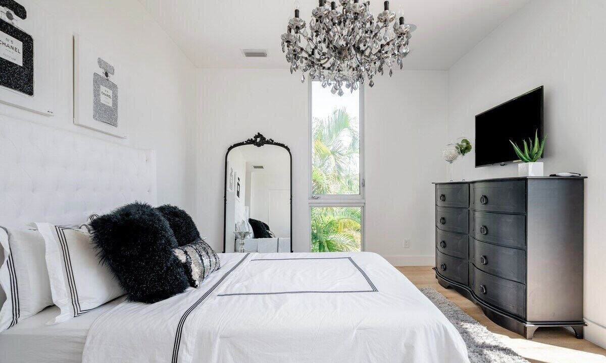 Photo of Bedroom in Highland Park Delray