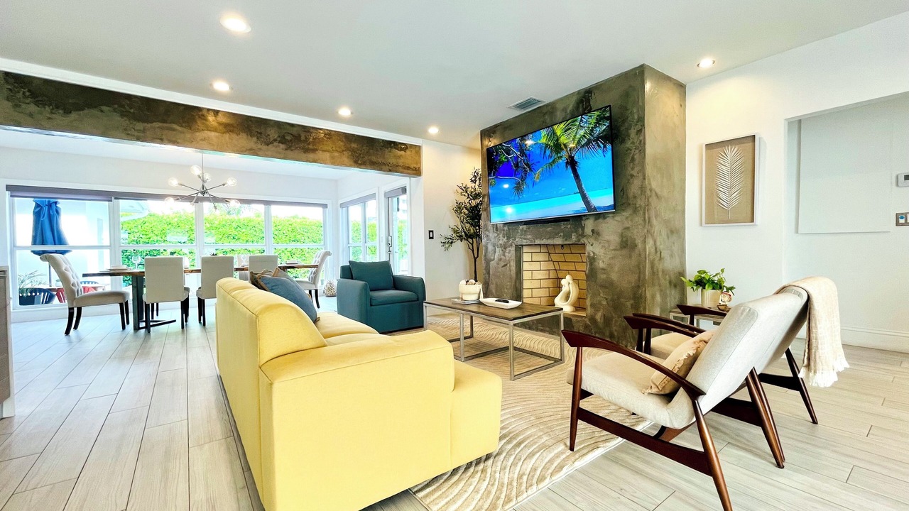 Photo of Livingroom in Lauderdale Beach