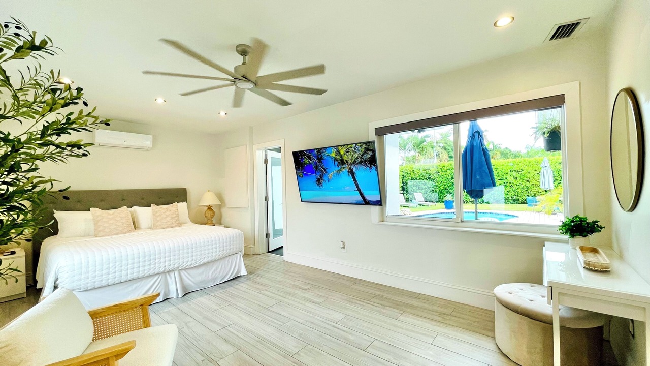 Photo of Bedroom in Lauderdale Beach