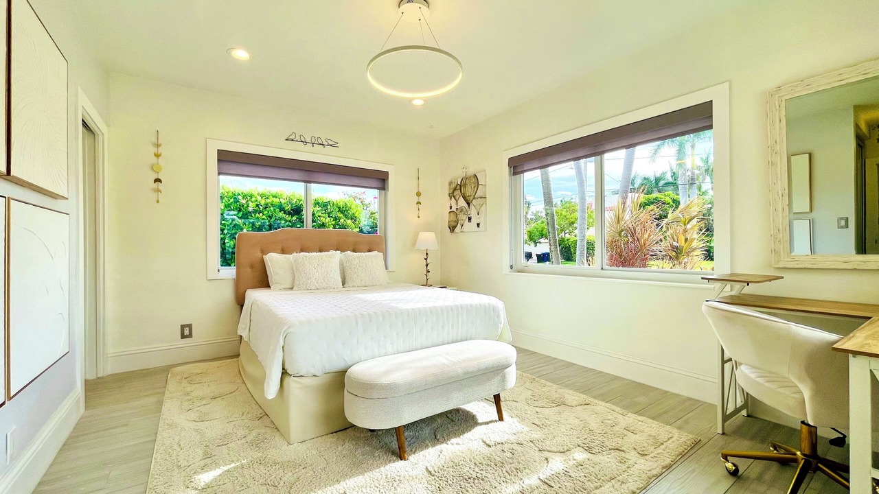Photo of Bedroom in Lauderdale Beach
