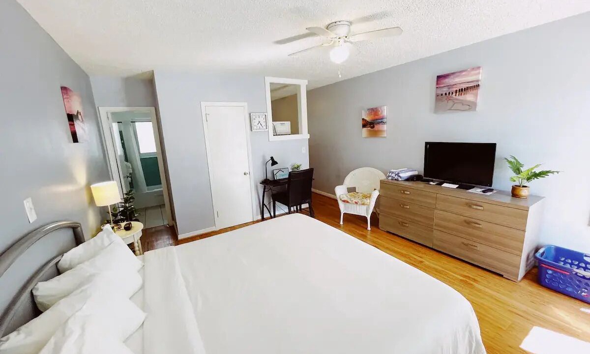 Photo of Bedroom in Lauderdale-by-the-Sea