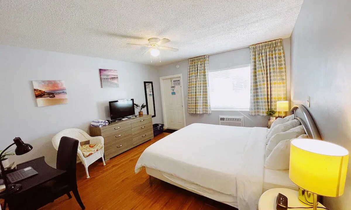 Photo of Bedroom in Lauderdale-by-the-Sea