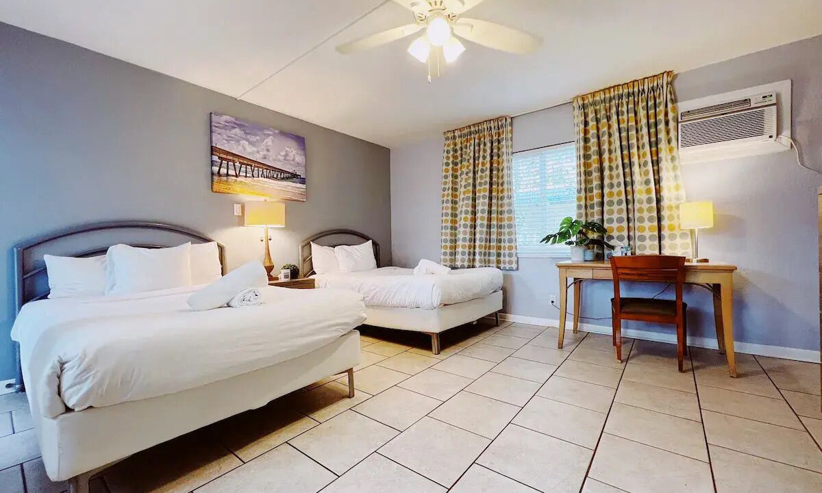 Photo of Bedroom in Lauderdale-by-the-Sea