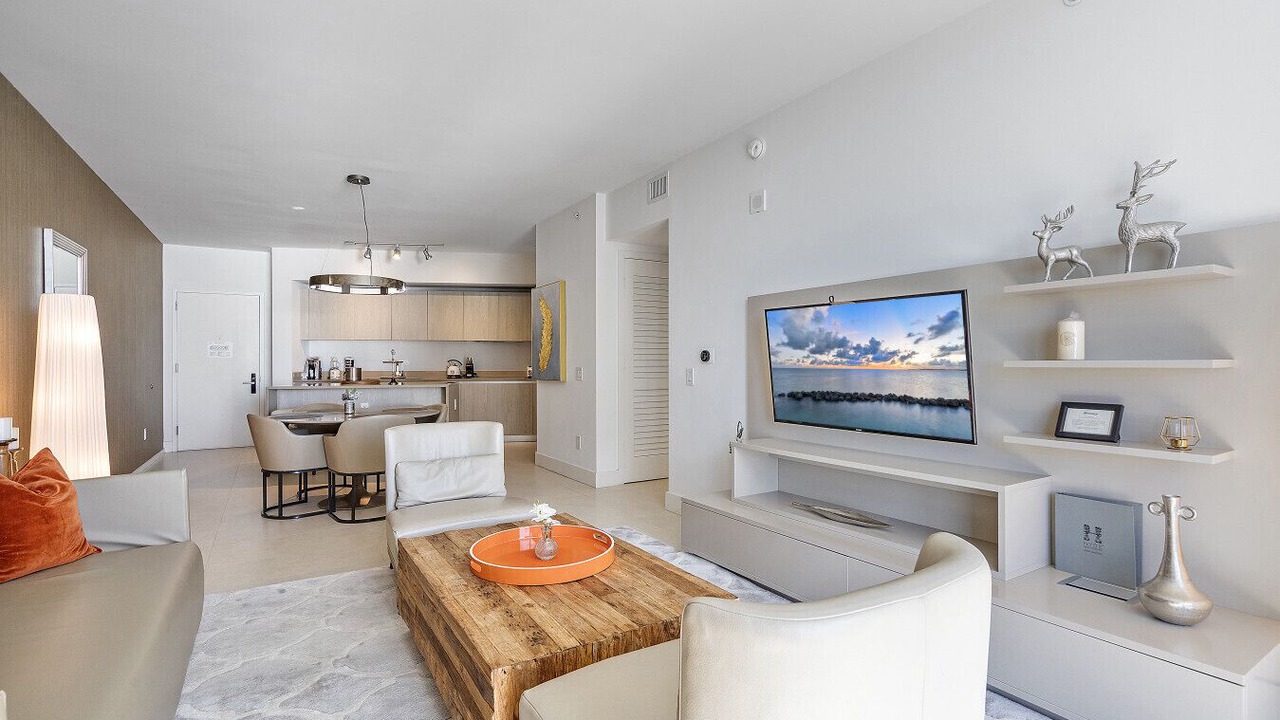 Photo of Livingroom in Hollywood South Central Beach