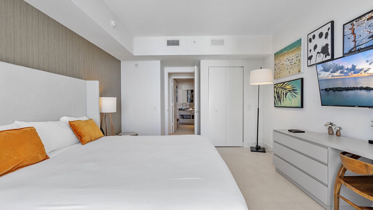 Photo of Bedroom in Hollywood South Central Beach