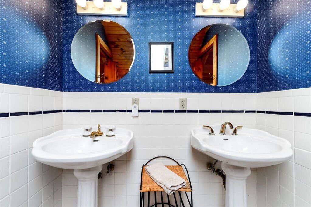 Photo of Bathroom in Rock Hall