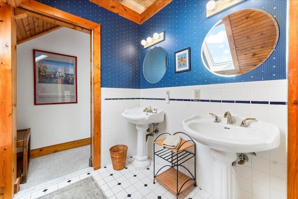 Photo of Bathroom in Rock Hall