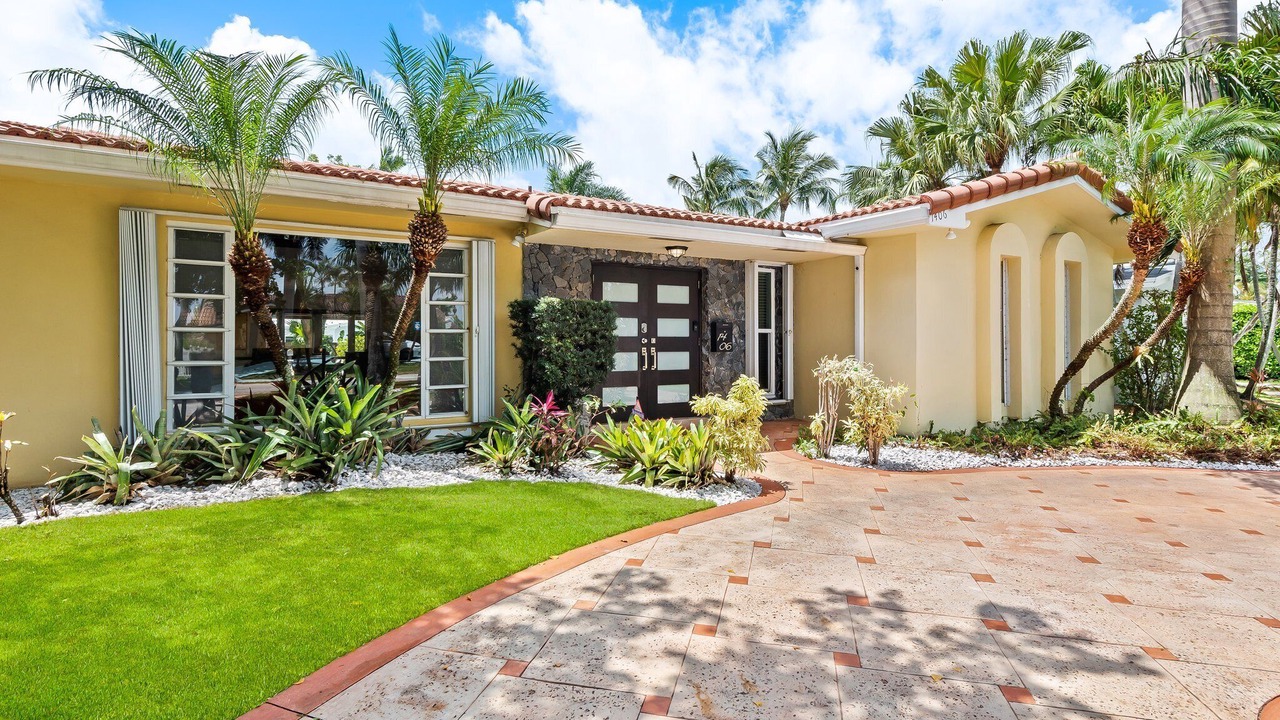 Photo of Outdoor in Royal Poinciana