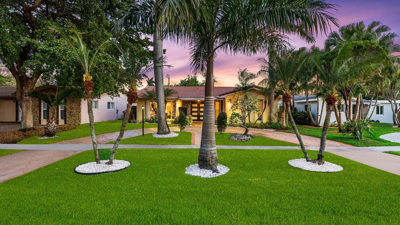 Photo of Outdoor in Royal Poinciana