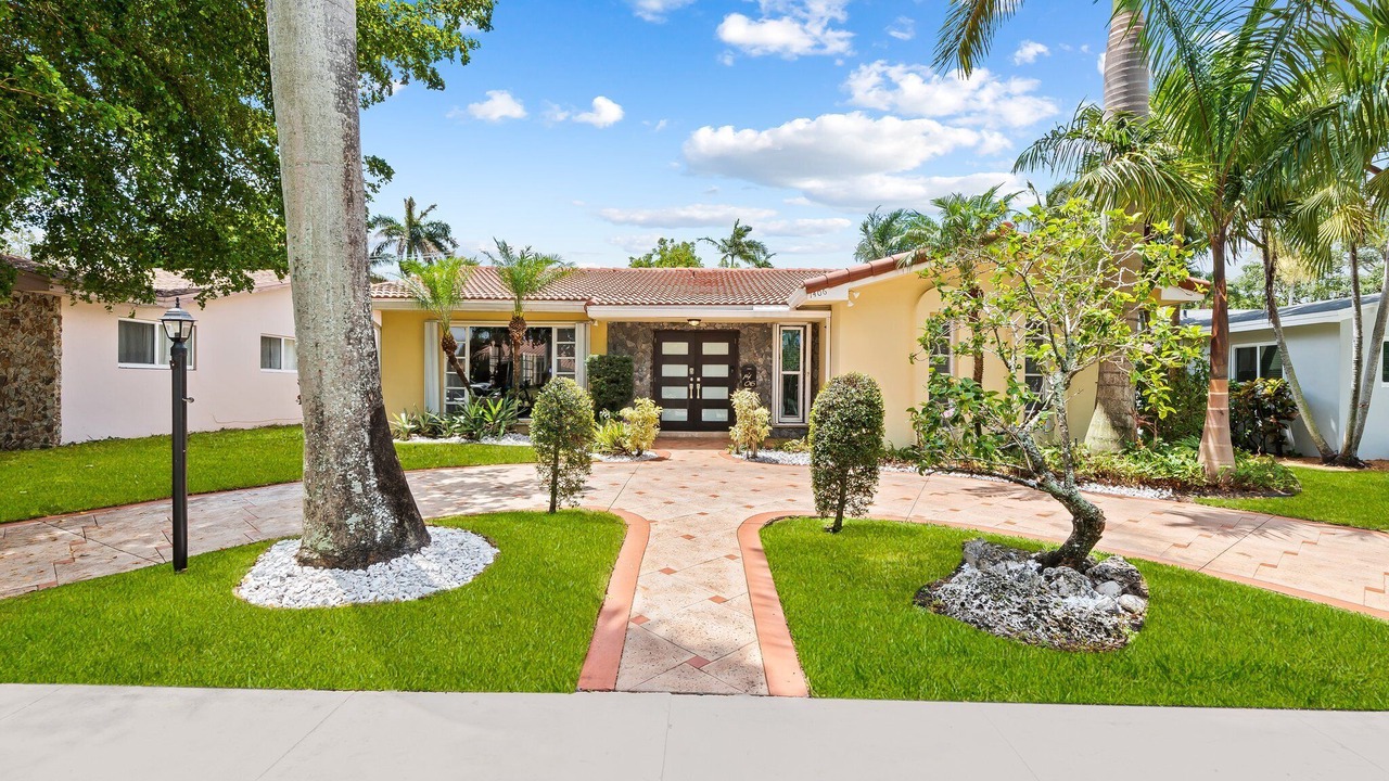 Photo of Outdoor in Royal Poinciana