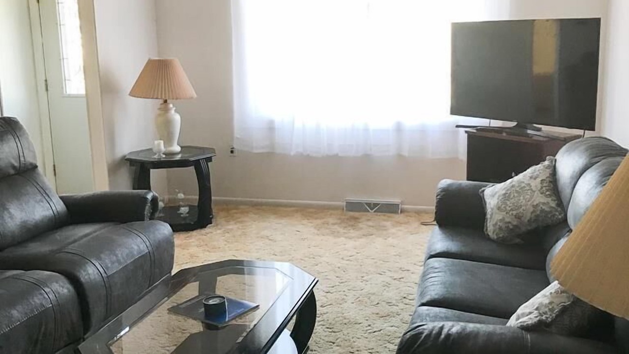 Photo of Livingroom in Town Bank