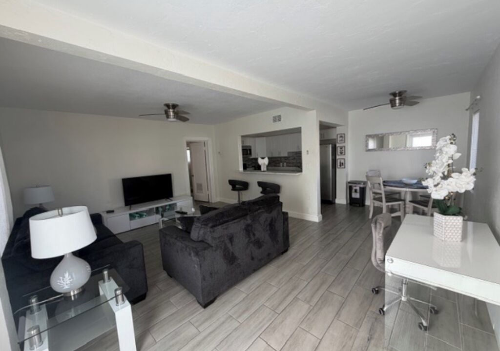 Photo of Livingroom in Deerfield Beach