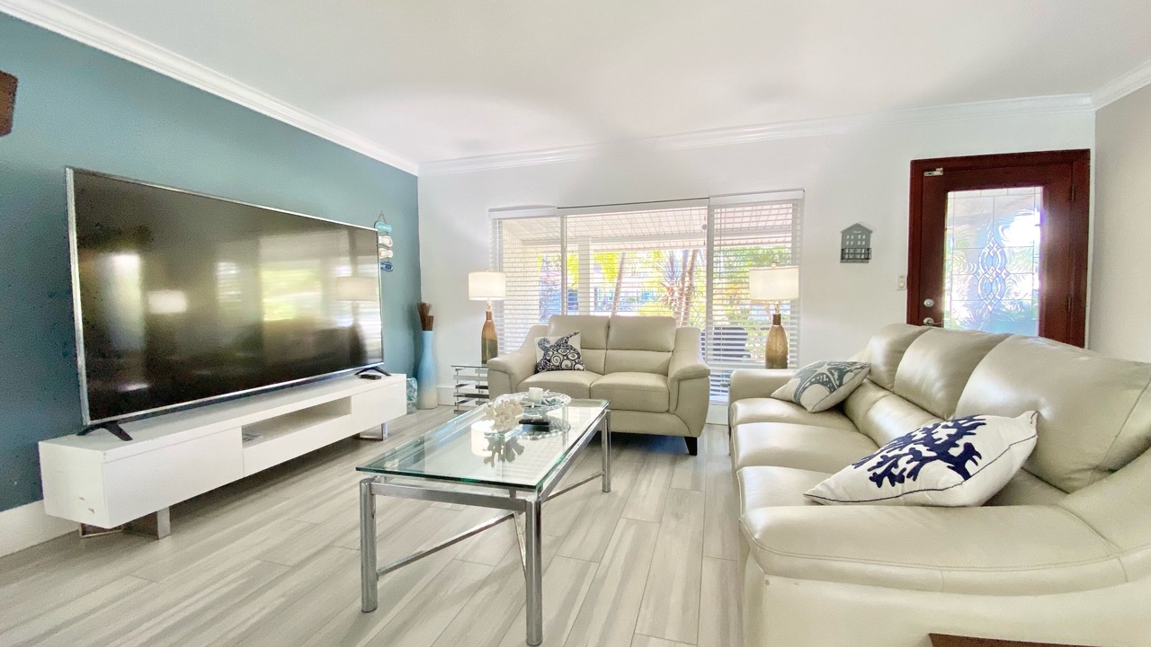 Photo of Livingroom in Dolphin Isles