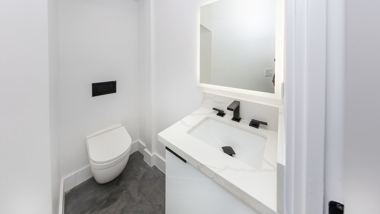 Photo of Bathroom in Carthay Circle