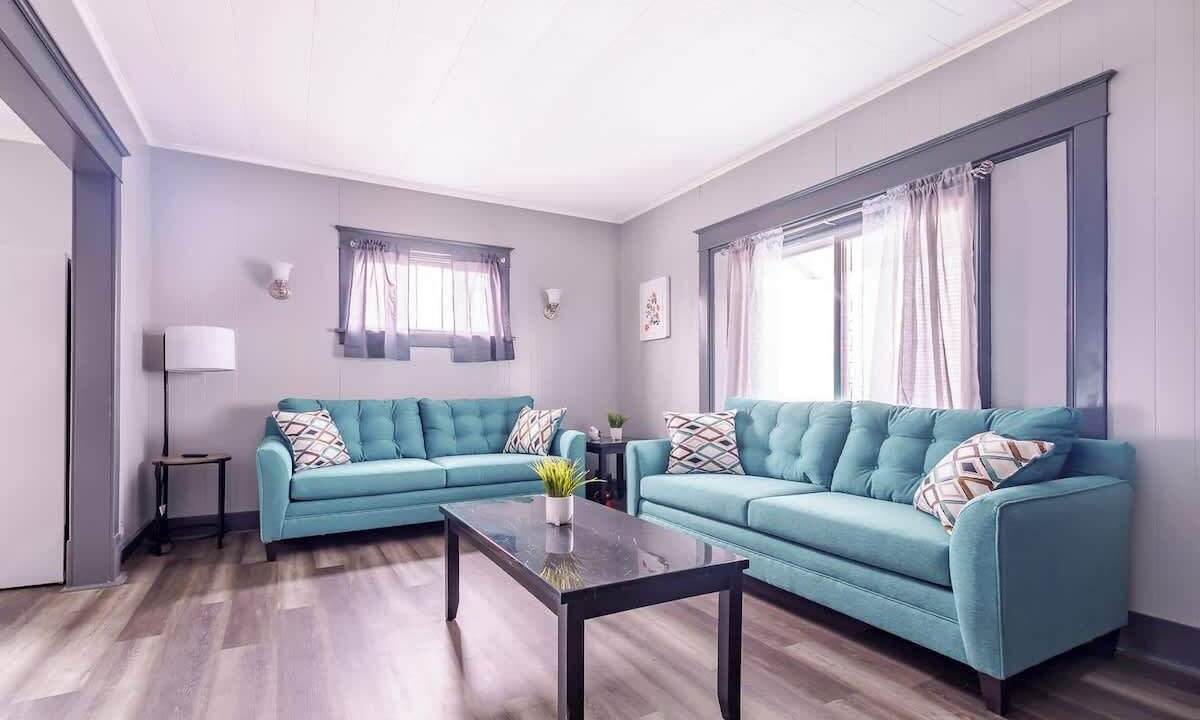 Photo of Livingroom in Downtown Niagara Falls