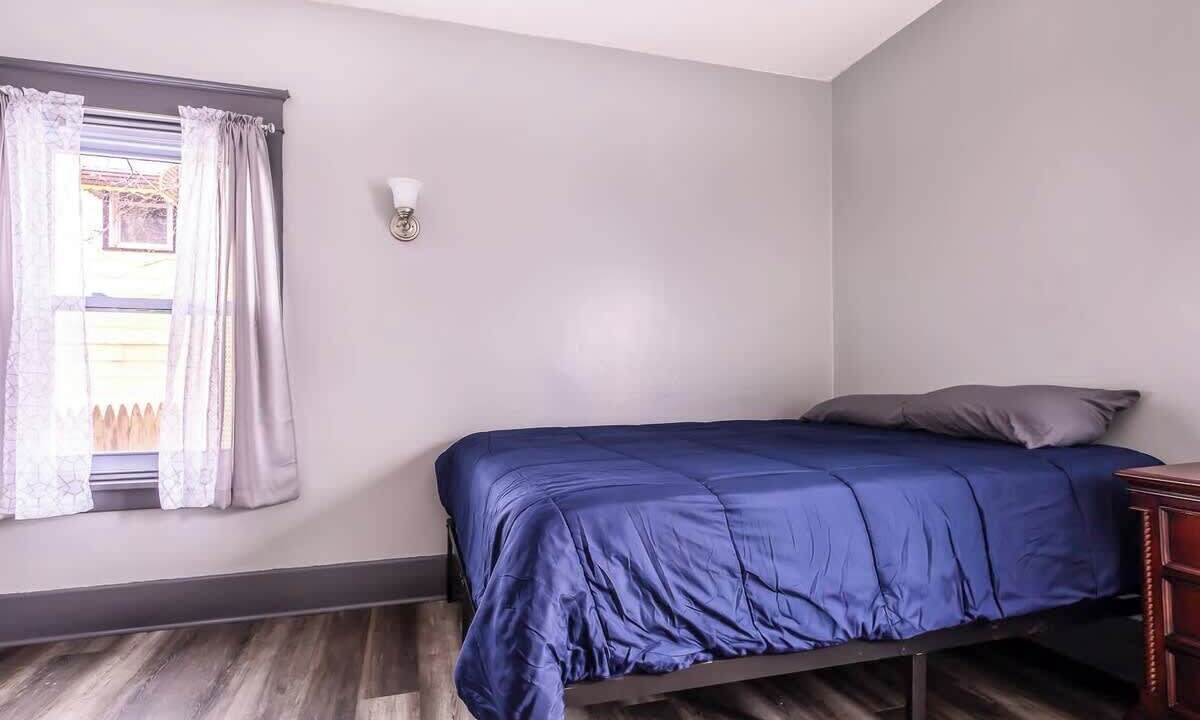 Photo of Bedroom in Downtown Niagara Falls