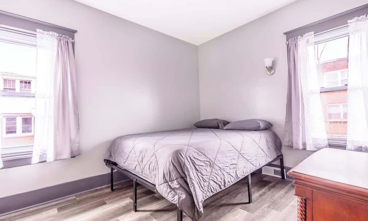 Photo of Bedroom in Downtown Niagara Falls