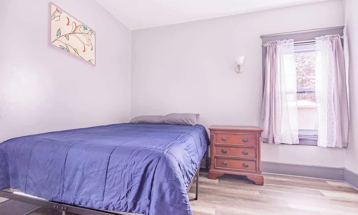 Photo of Bedroom in Downtown Niagara Falls