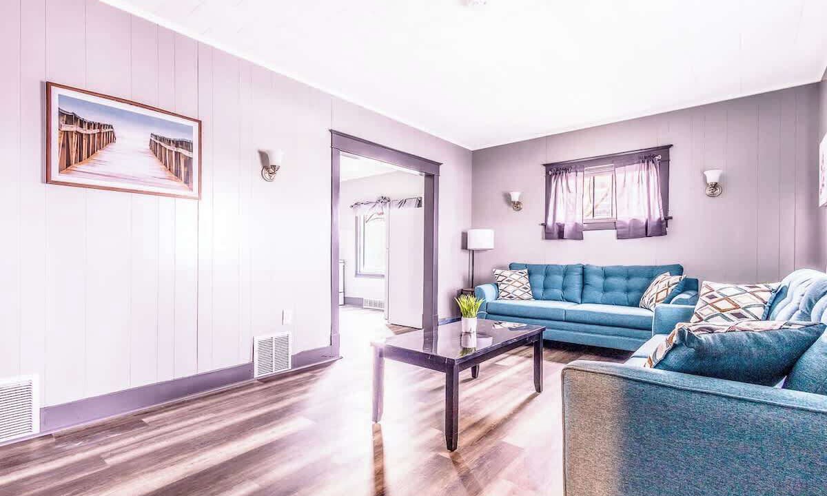 Photo of Livingroom in Downtown Niagara Falls